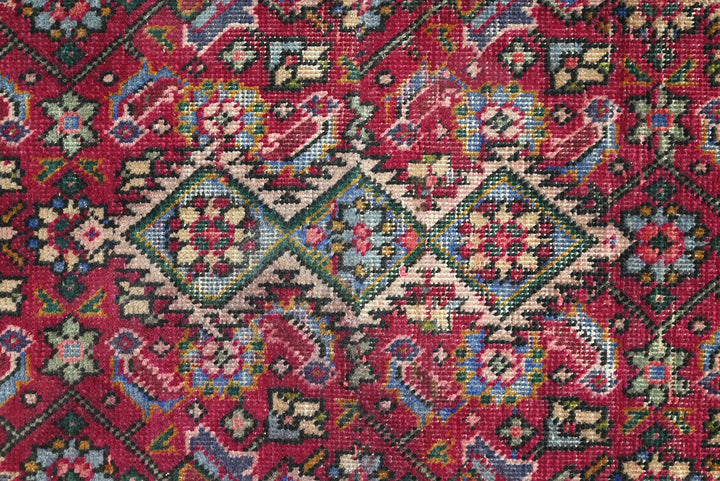 red Accent rug 3' 0" x 3' 11"