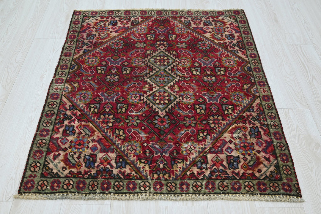 red Accent rug 3' 0" x 3' 11"