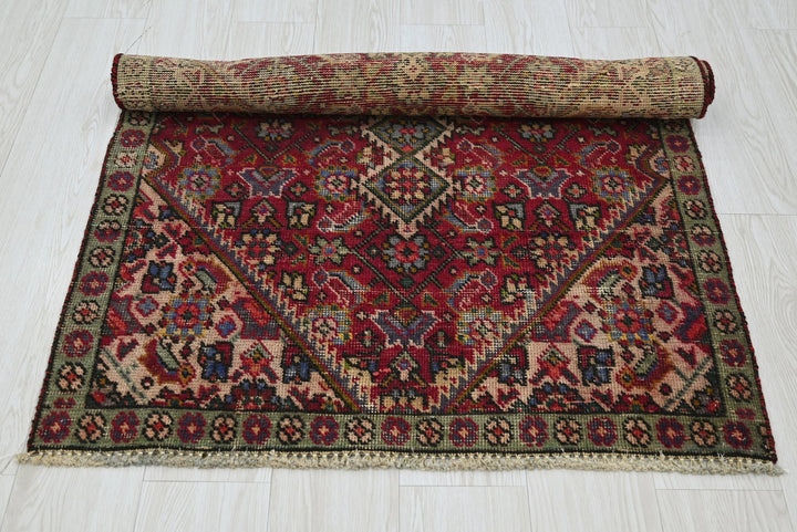 red Accent rug 3' 0" x 3' 11"
