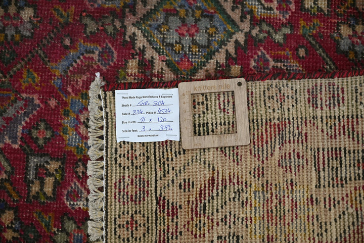 red Accent rug 3' 0" x 3' 11"