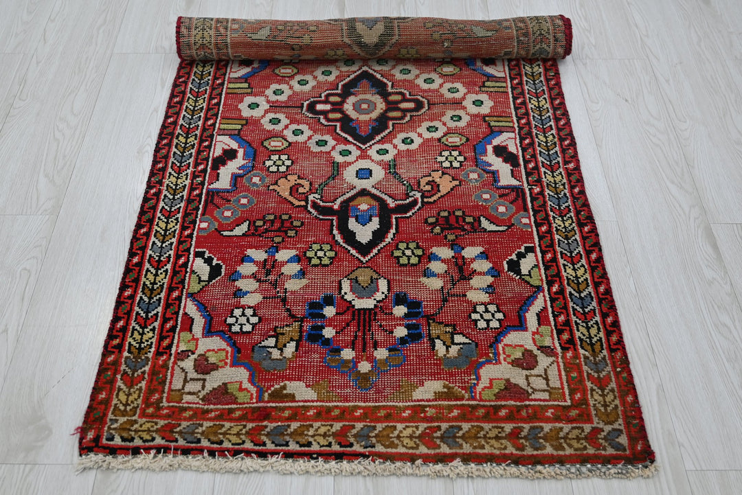 red Runner rug 2' 5" x 4' 10"