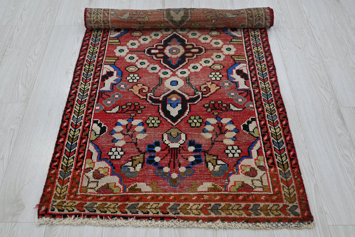 red Runner rug 2' 5" x 4' 10"