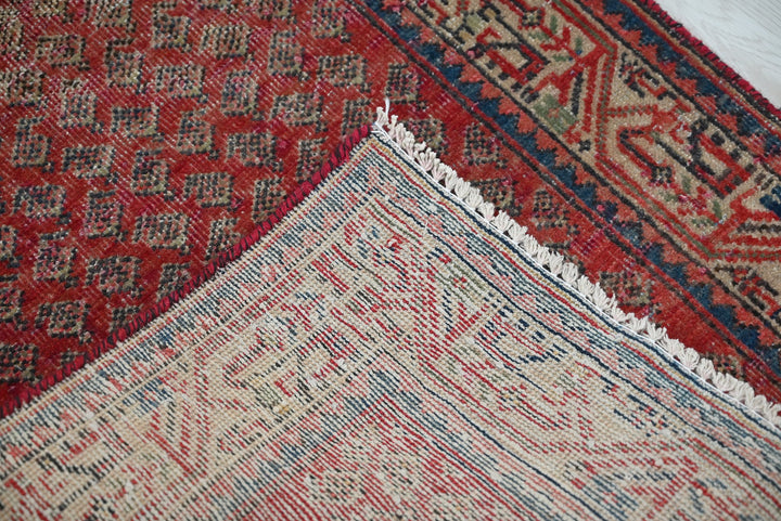 red Accent rug 2' 5" x 4' 1"