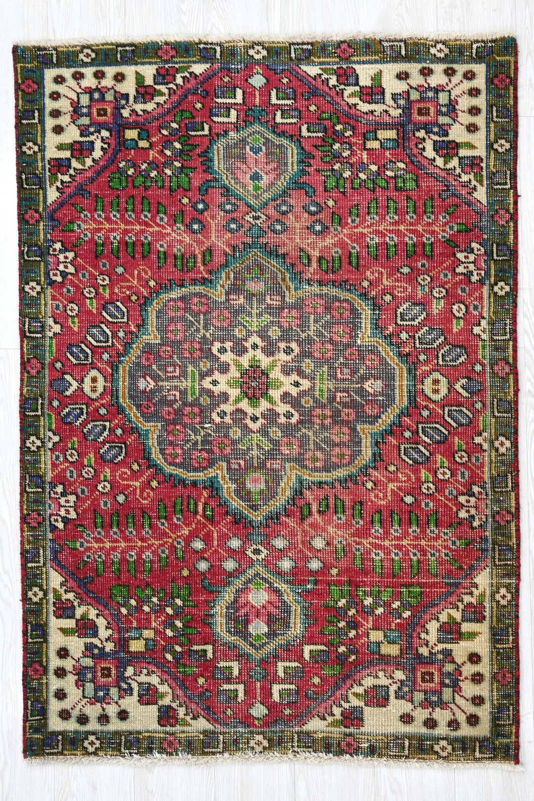 red Accent rug 3' 1" x 4' 7"