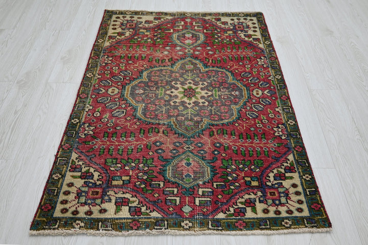 red Accent rug 3' 1" x 4' 7"