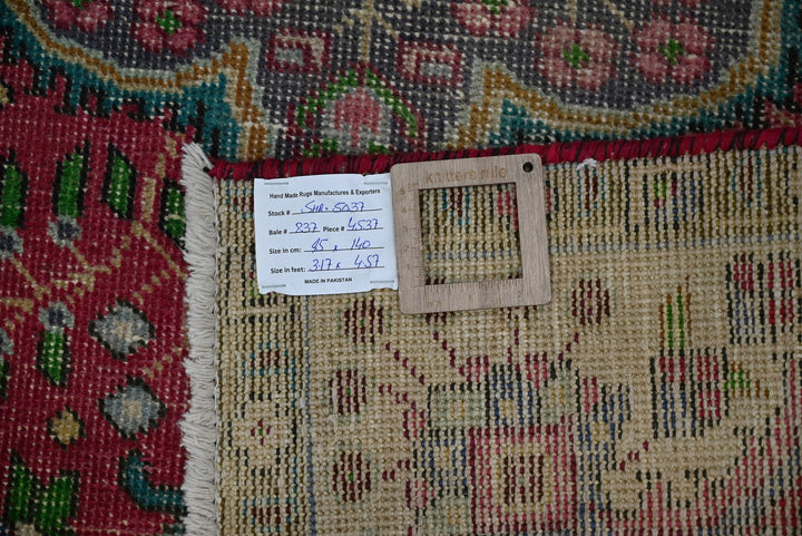 red Accent rug 3' 1" x 4' 7"