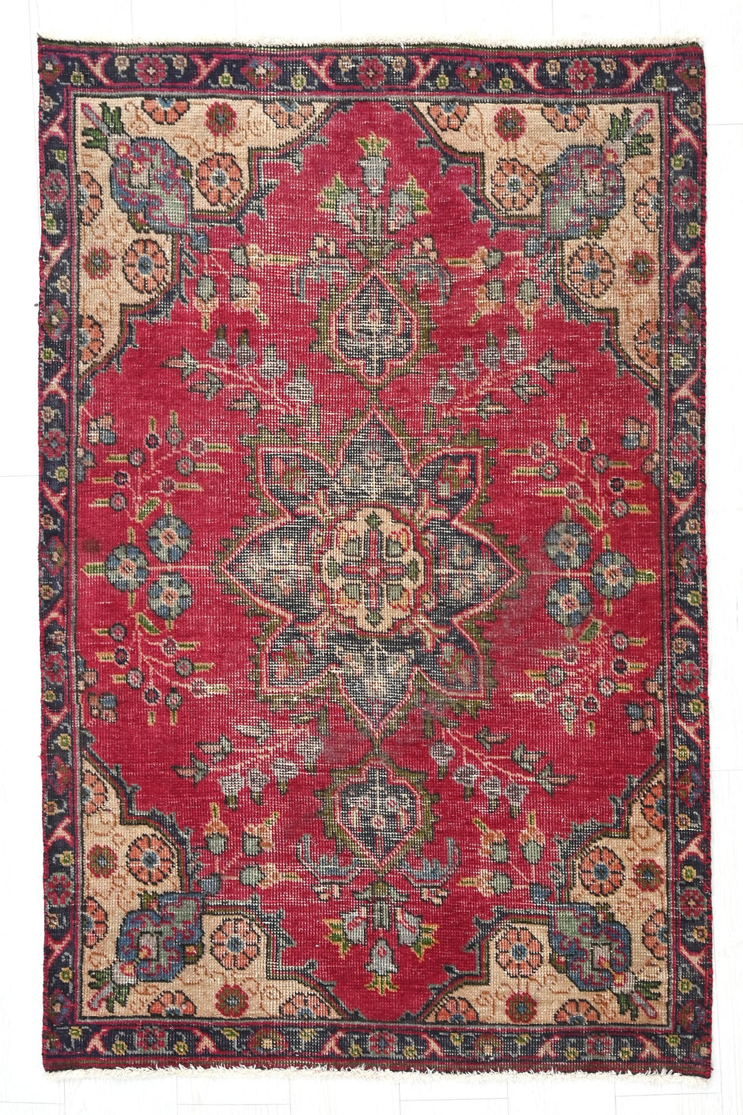 red Accent rug 3' 2" x 4' 8"