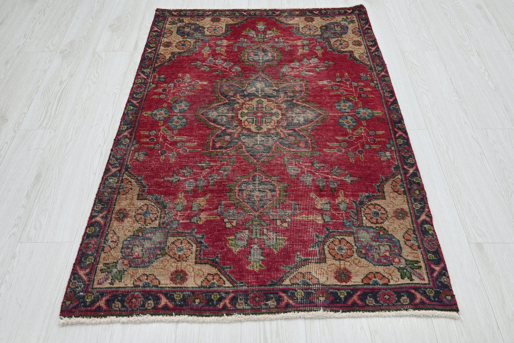 red Accent rug 3' 2" x 4' 8"
