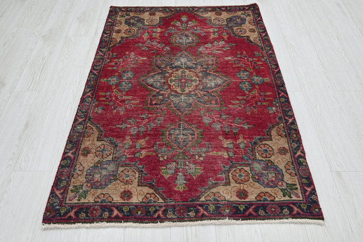 red Accent rug 3' 2" x 4' 8"