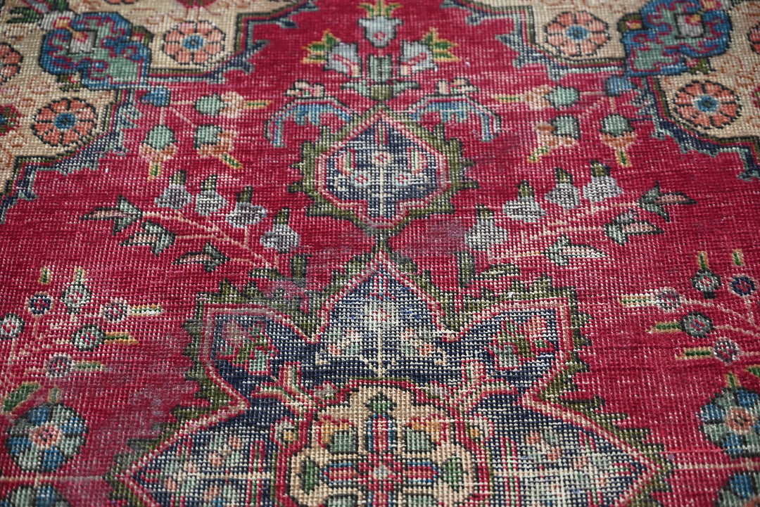 red Accent rug 3' 2" x 4' 8"