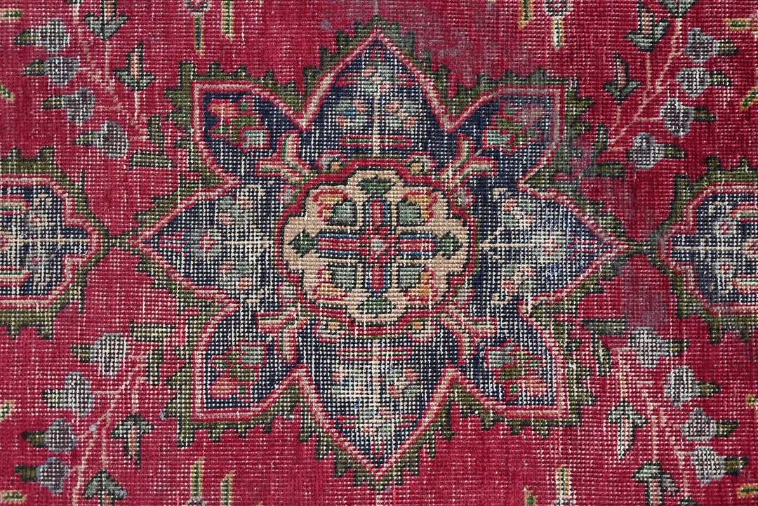 red Accent rug 3' 2" x 4' 8"