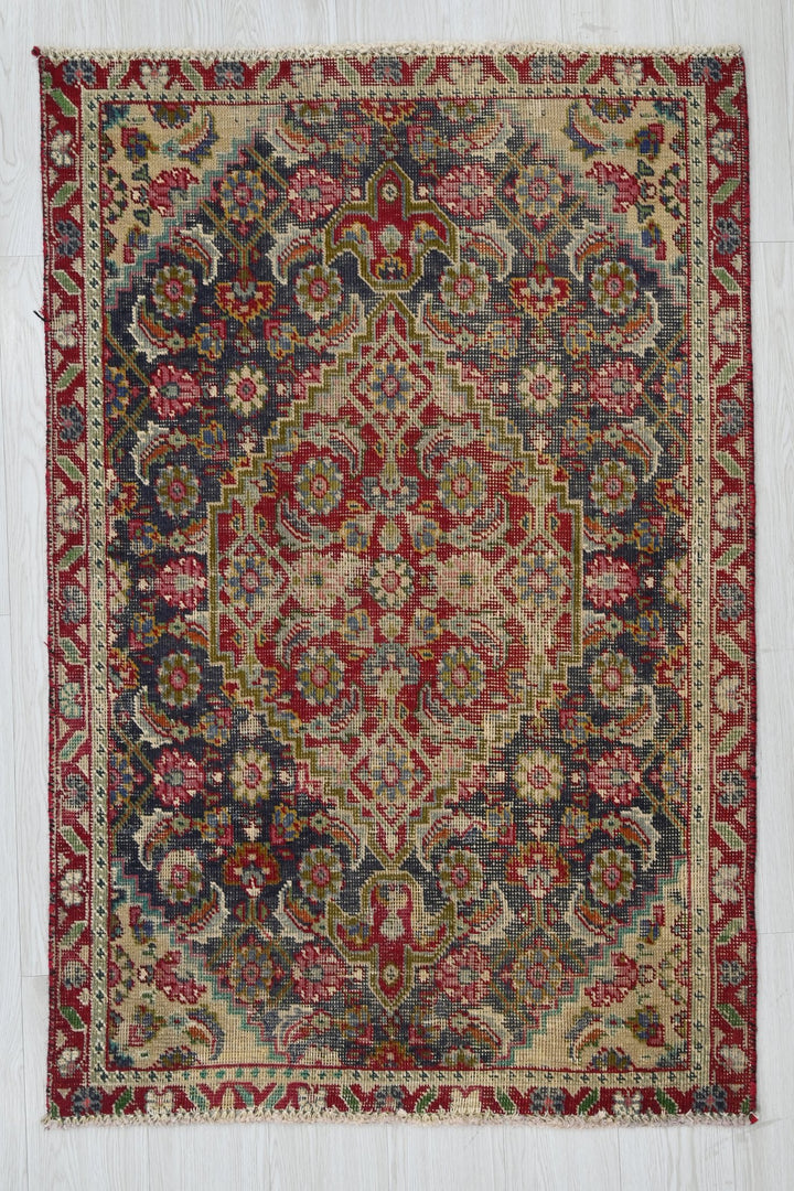 blue Accent rug 3' 1" x 4' 5"