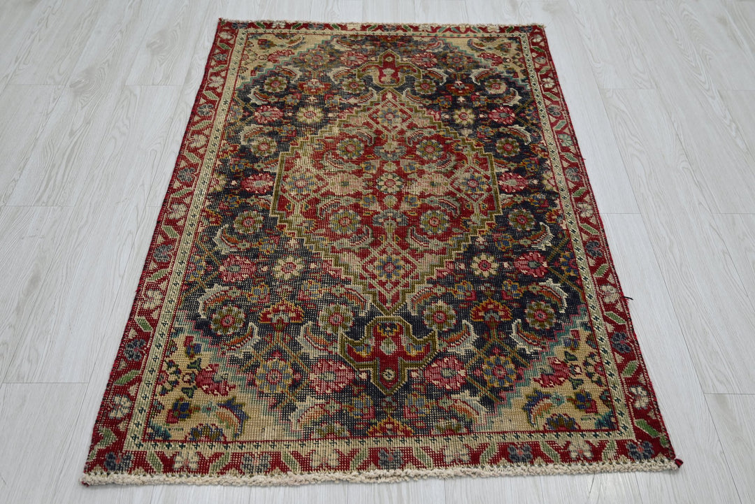 blue Accent rug 3' 1" x 4' 5"