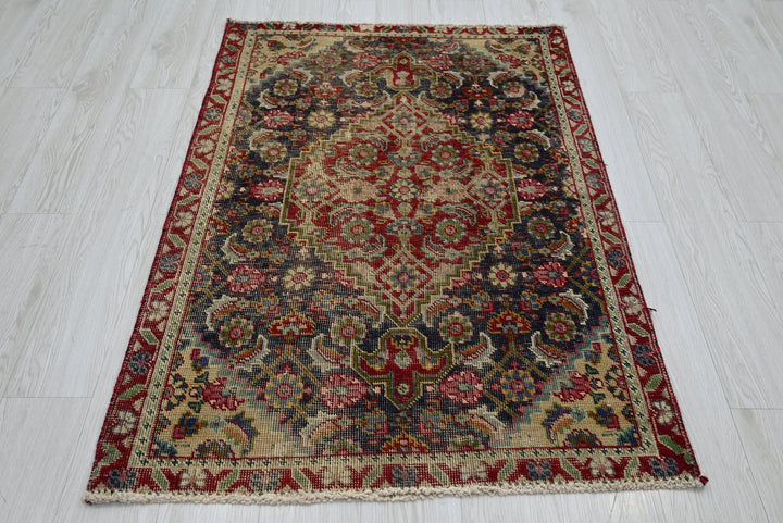 blue Accent rug 3' 1" x 4' 5"