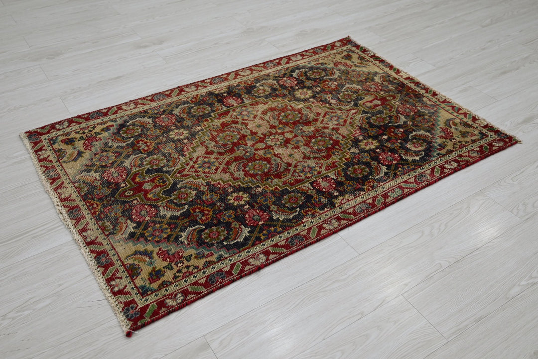 blue Accent rug 3' 1" x 4' 5"