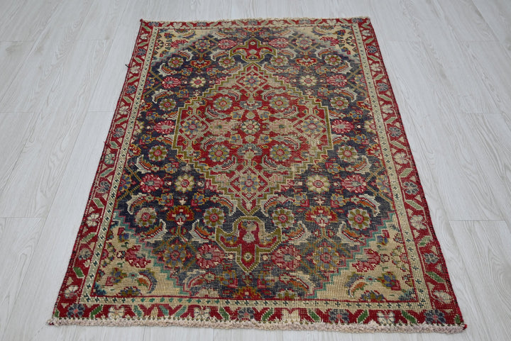 blue Accent rug 3' 1" x 4' 5"