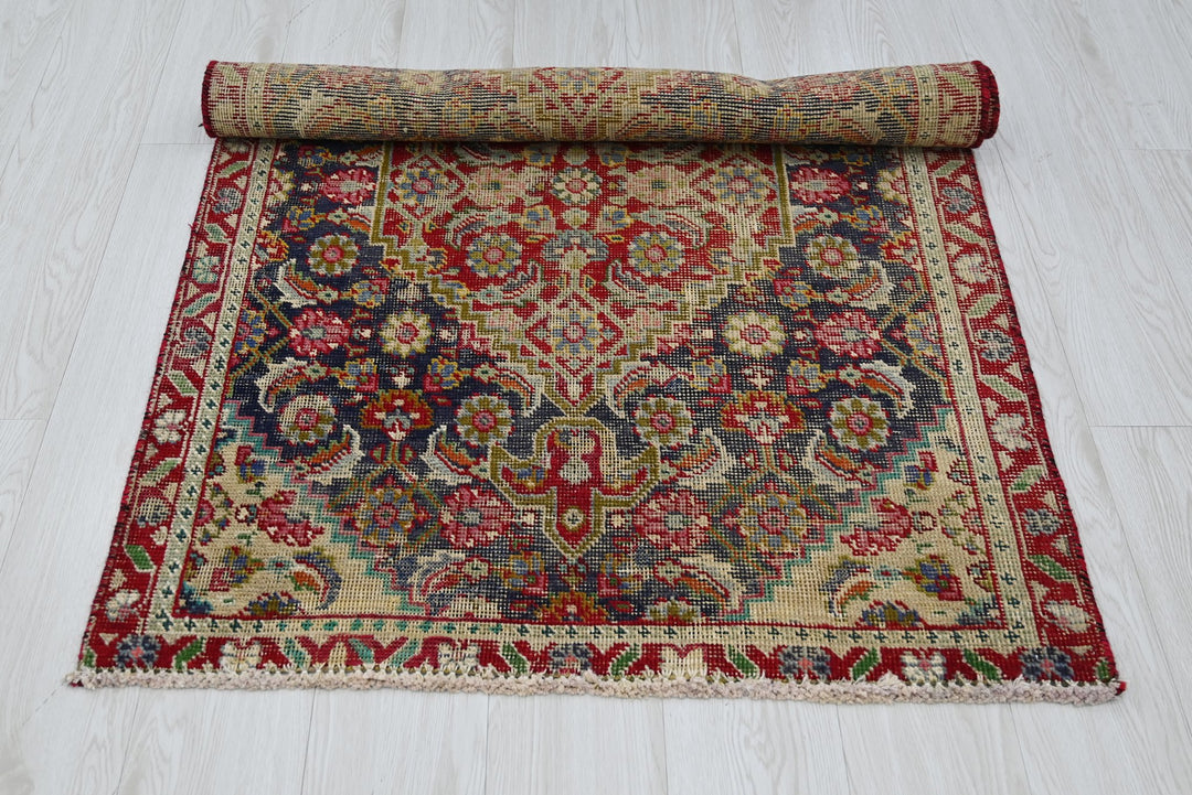 blue Accent rug 3' 1" x 4' 5"
