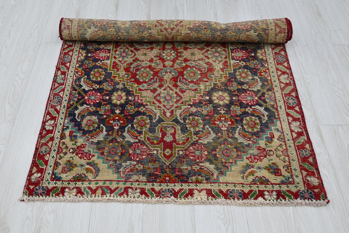 blue Accent rug 3' 1" x 4' 5"