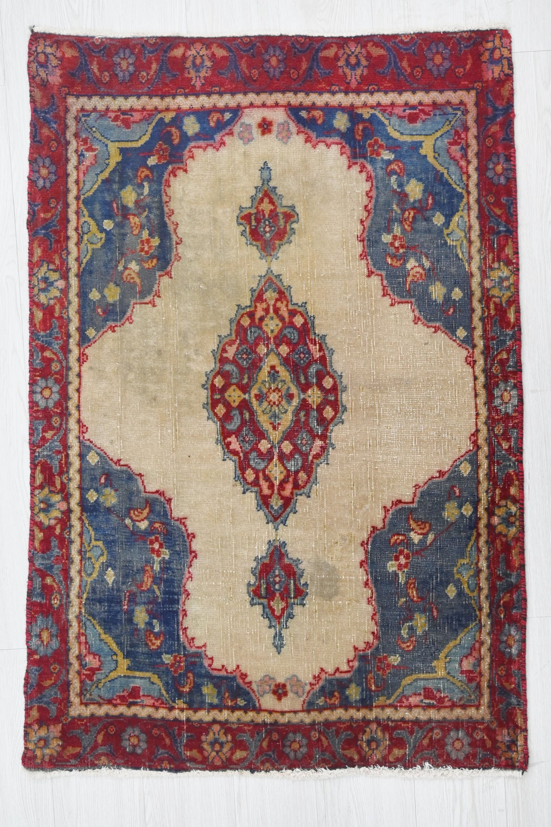 brown Accent rug 2' 8" x 3' 11"