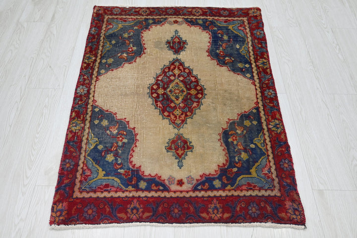 brown Accent rug 2' 8" x 3' 11"