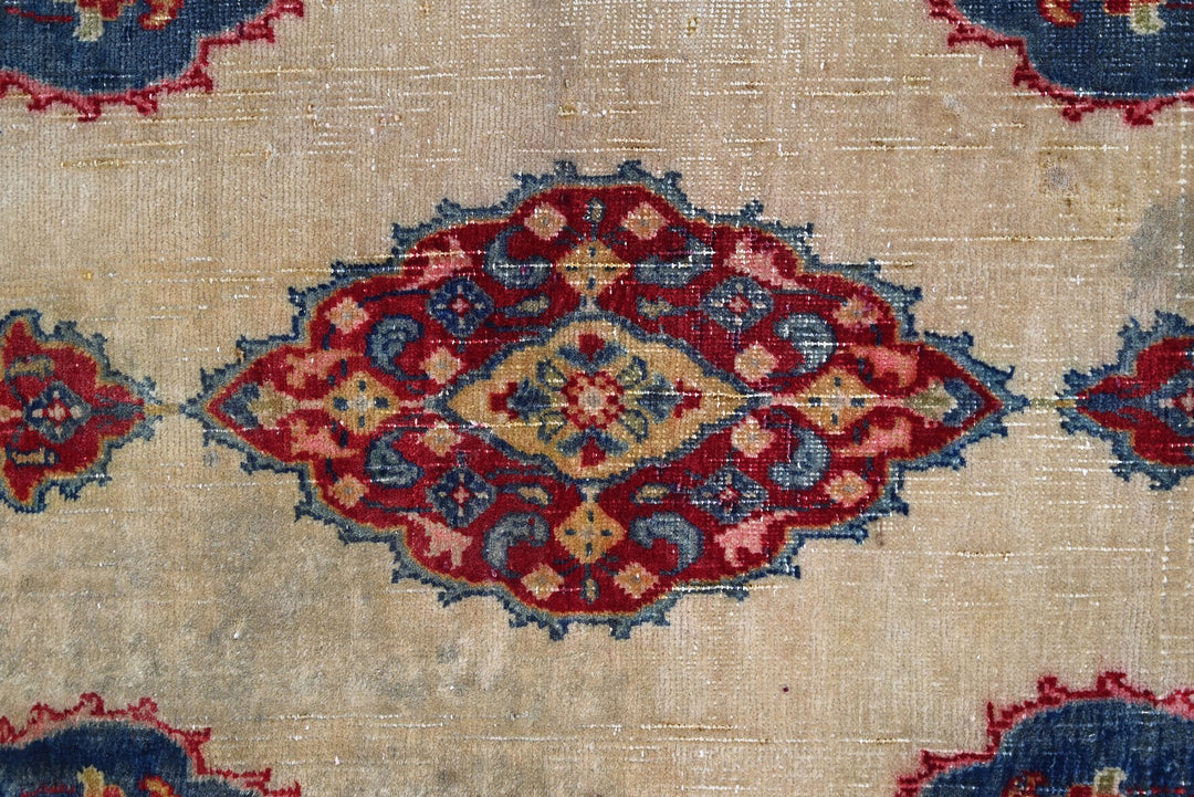 brown Accent rug 2' 8" x 3' 11"