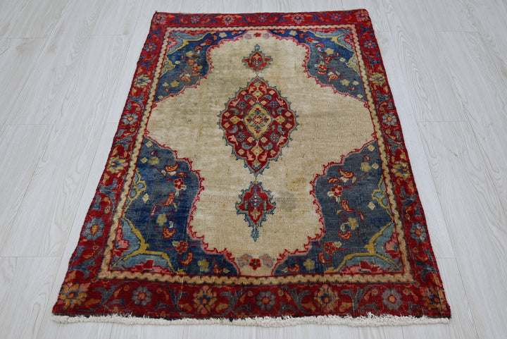 brown Accent rug 2' 8" x 3' 11"