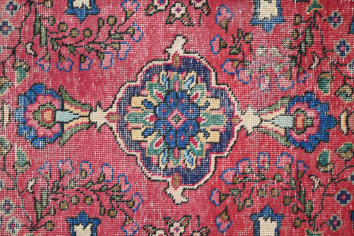 red Accent rug 3' 1" x 4' 4"