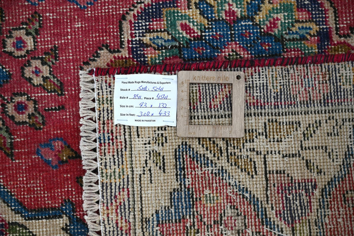 red Accent rug 3' 1" x 4' 4"