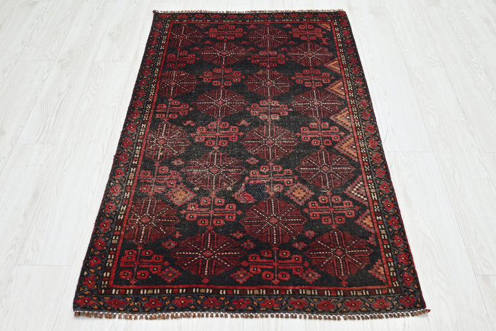 black Accent rug 2' 10" x 4' 8"
