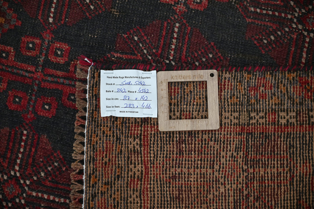 black Accent rug 2' 10" x 4' 8"