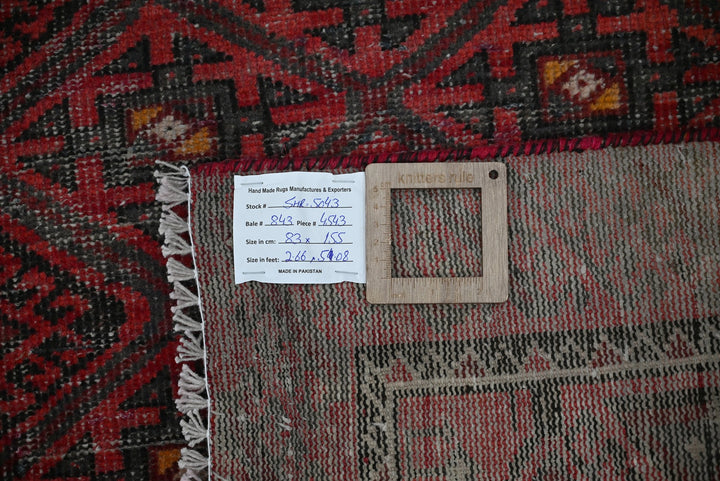red Accent rug 2' 9" x 5' 1"