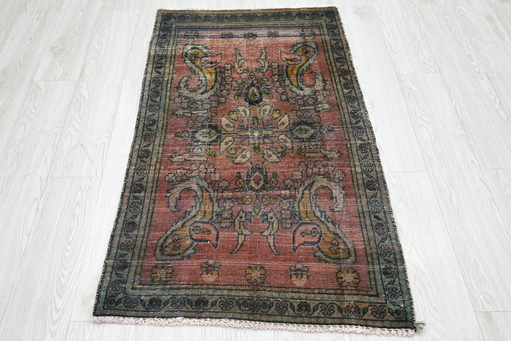 red Accent rug 2' 4" x 4' 6"