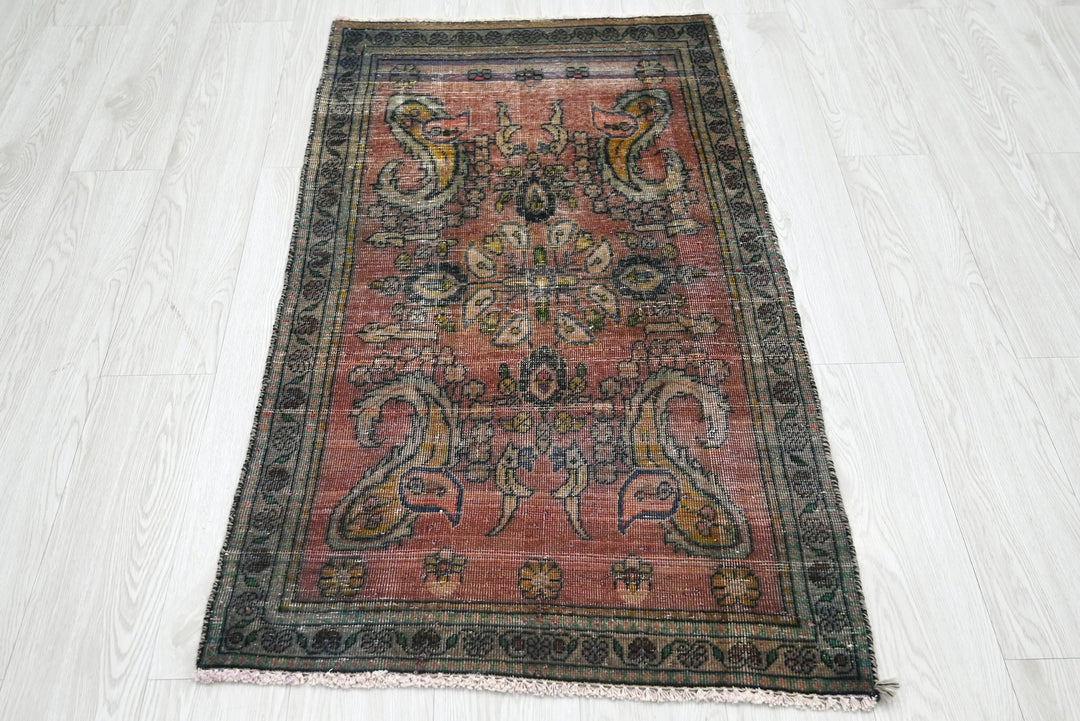 red Accent rug 2' 4" x 4' 6"