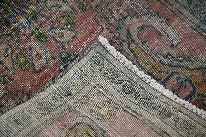 red Accent rug 2' 4" x 4' 6"