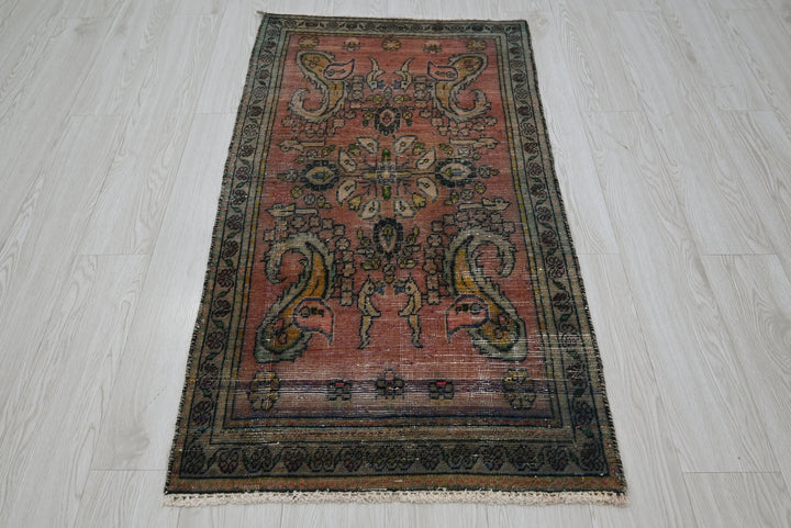 red Accent rug 2' 4" x 4' 6"