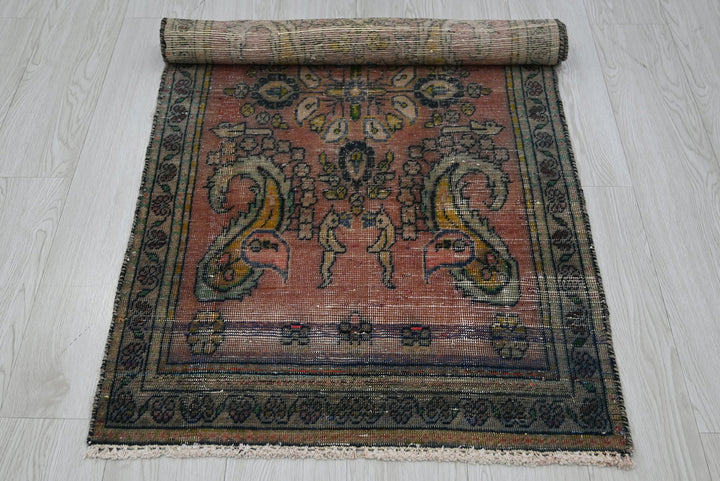 red Accent rug 2' 4" x 4' 6"