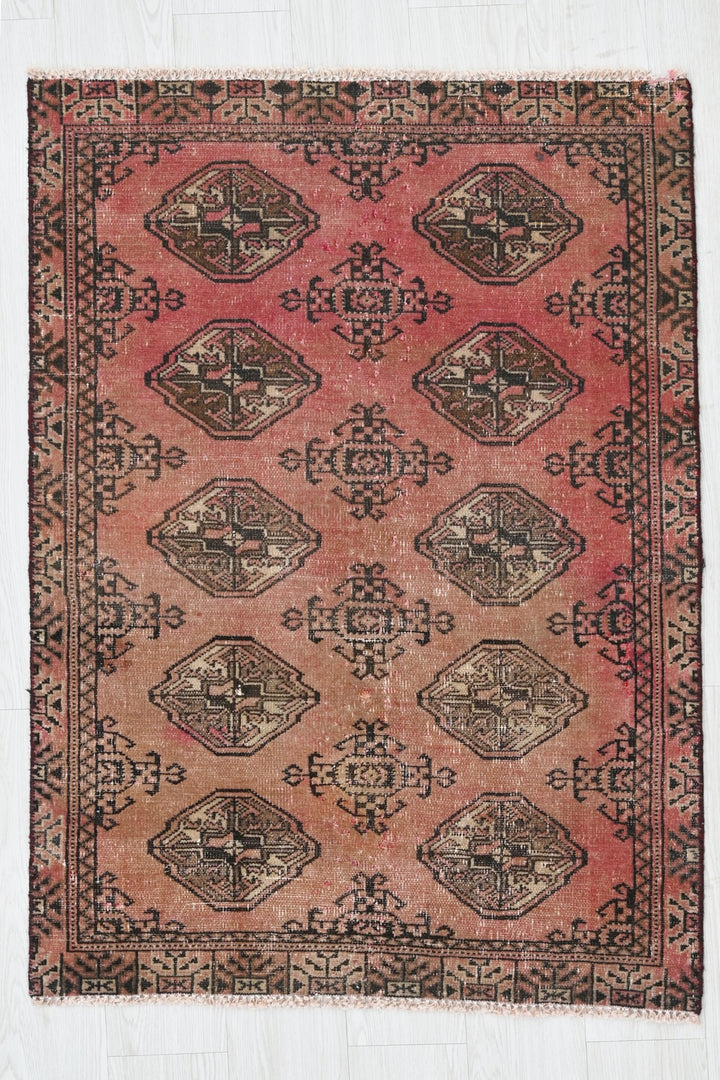 red Accent rug 2' 9" x 4' 0"