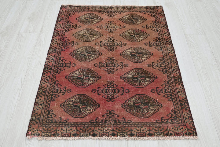 red Accent rug 2' 9" x 4' 0"