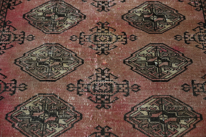 red Accent rug 2' 9" x 4' 0"