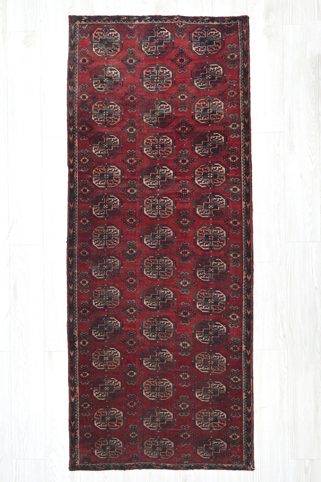 red Accent rug 2' 8" x 6' 4"