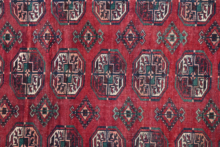 red Accent rug 2' 8" x 6' 4"