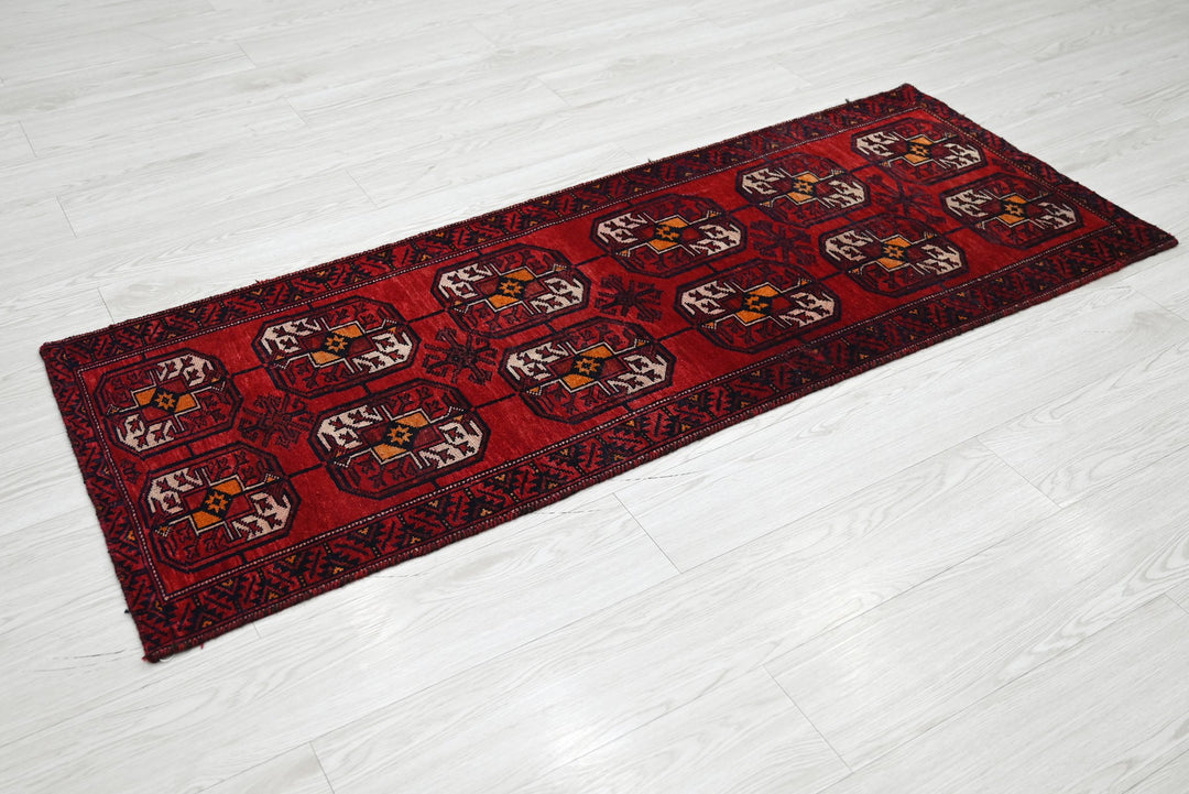 red Runner rug 2' 0" x 5' 4"
