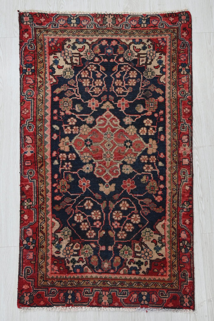 blue Accent rug 2' 6" x 4' 2"