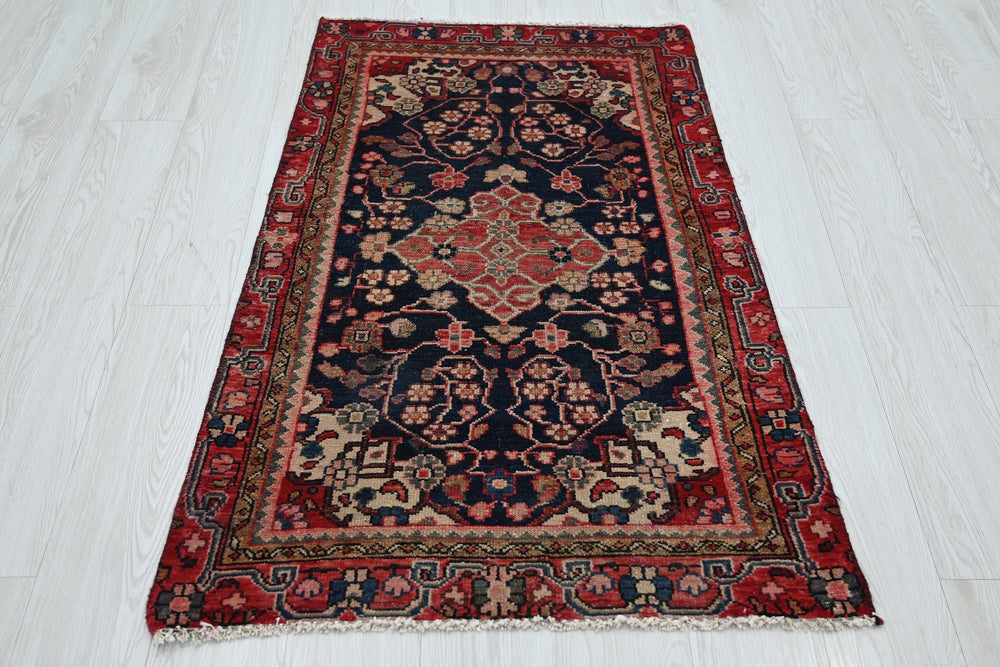 blue Accent rug 2' 6" x 4' 2"
