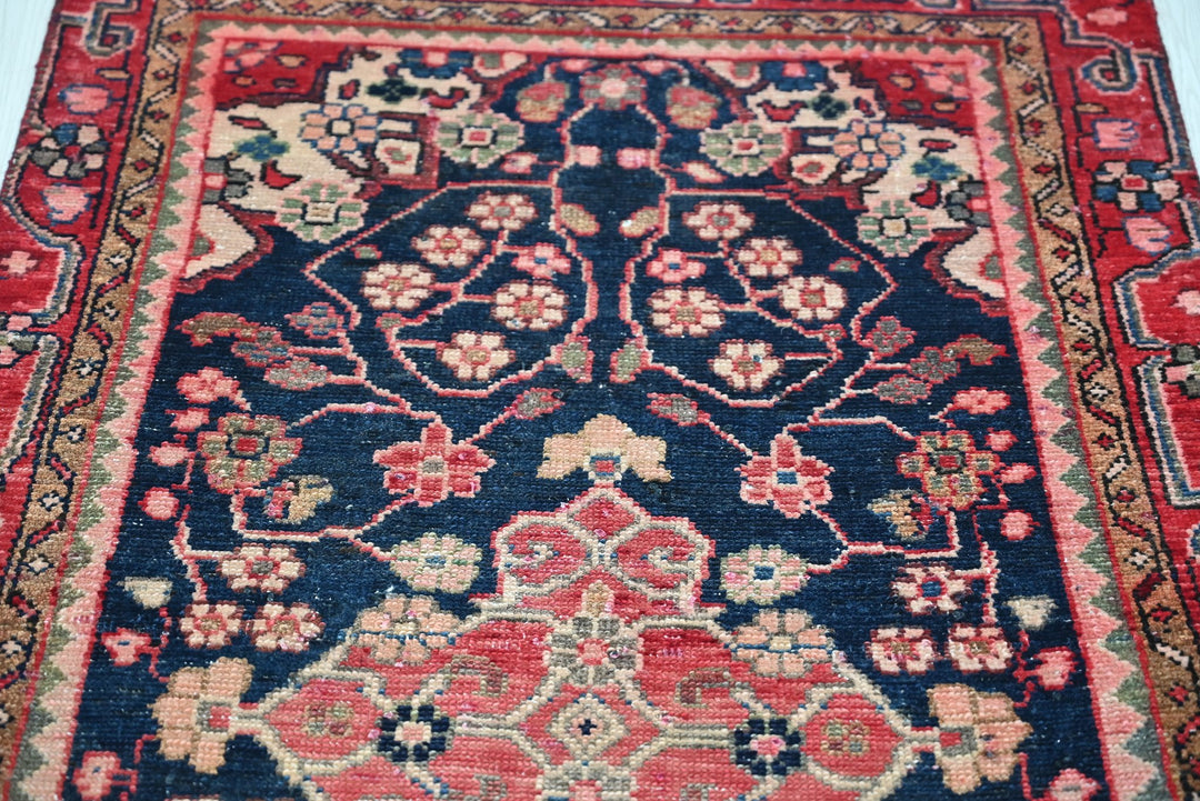 blue Accent rug 2' 6" x 4' 2"