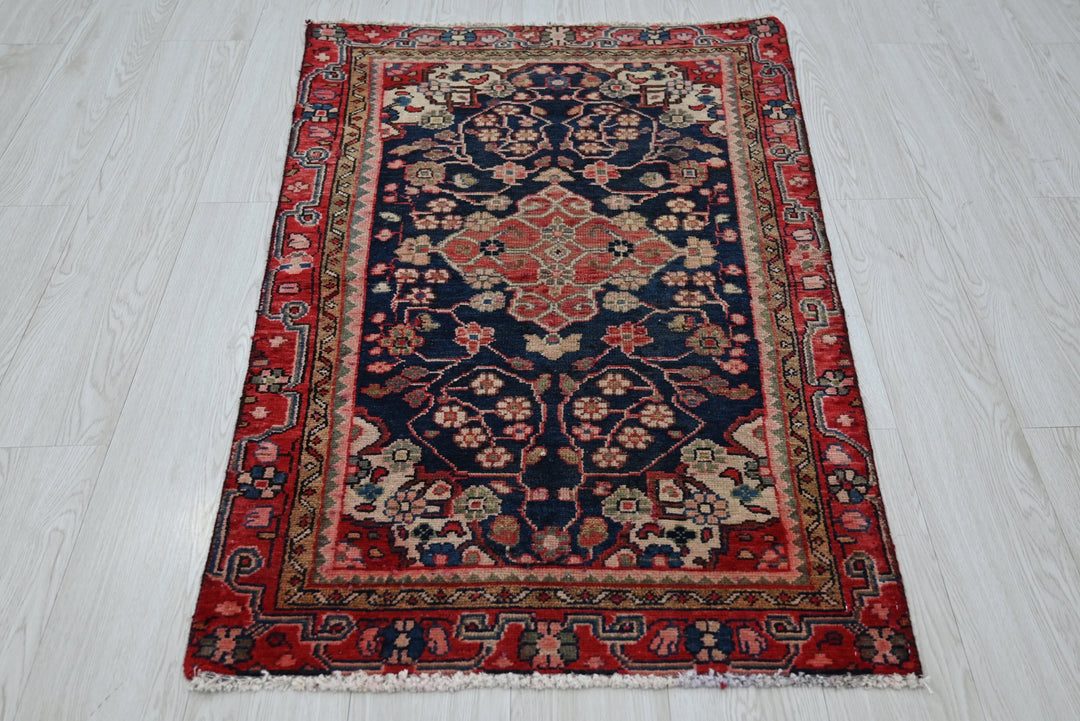 blue Accent rug 2' 6" x 4' 2"