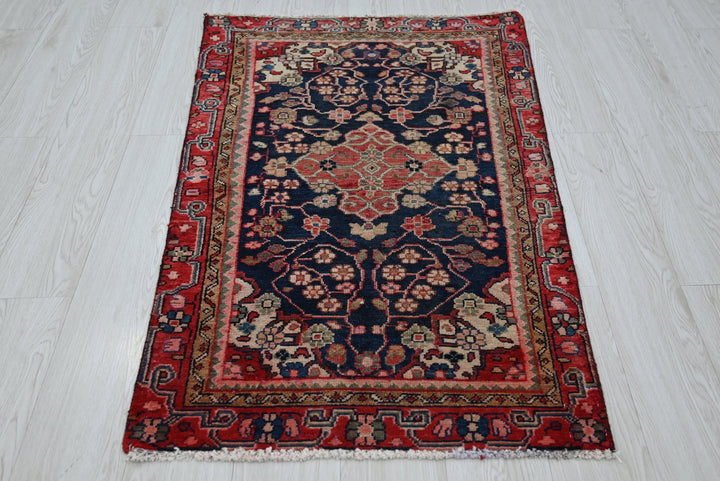 blue Accent rug 2' 6" x 4' 2"
