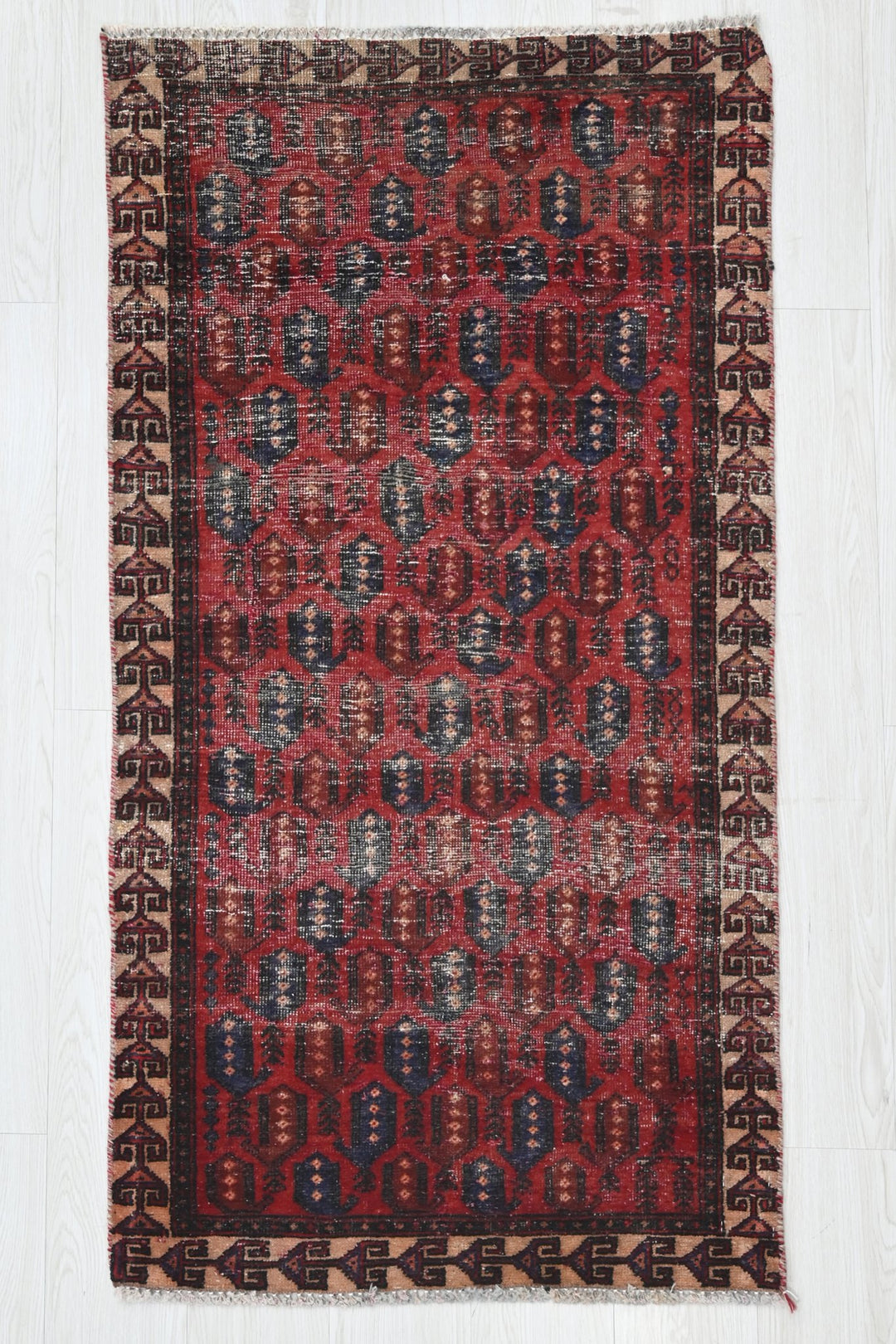 red Accent rug 2' 5" x 4' 6"