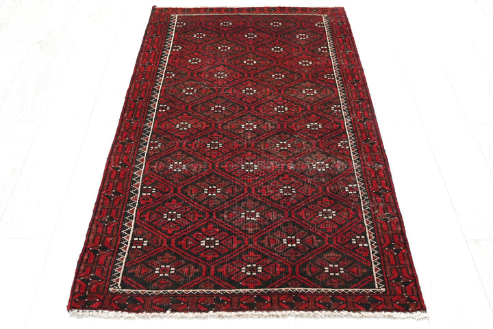 red Accent rug 2' 8" x 4' 6"