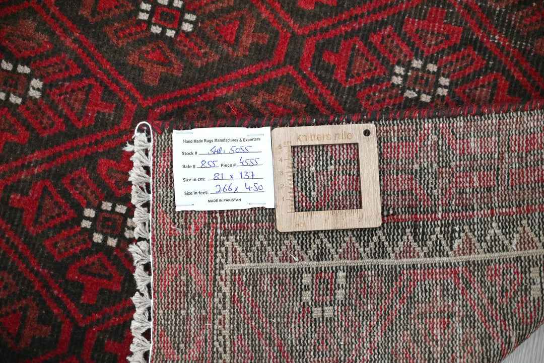 red Accent rug 2' 8" x 4' 6"